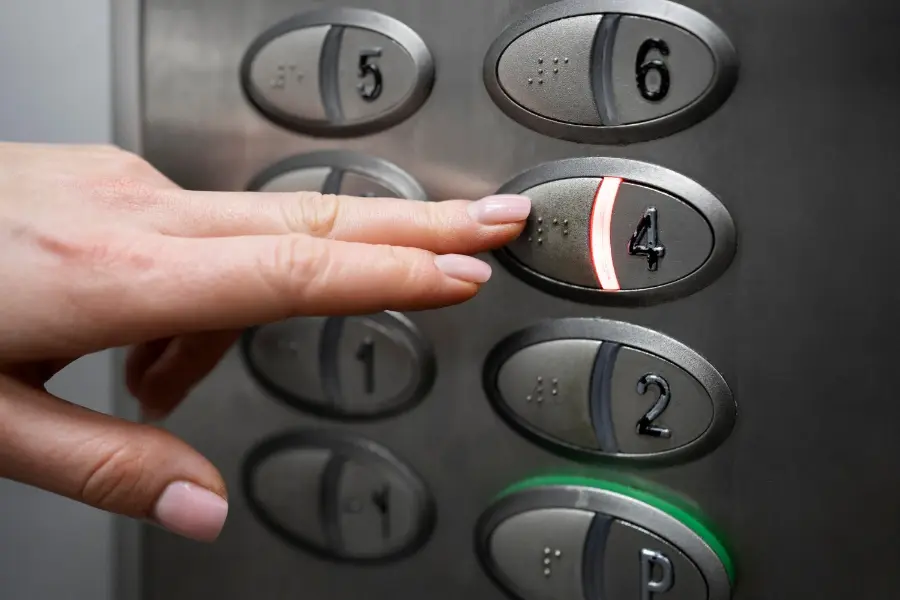 Более 45 тысяч лифтов заменили в многоквартирных домах Москвы