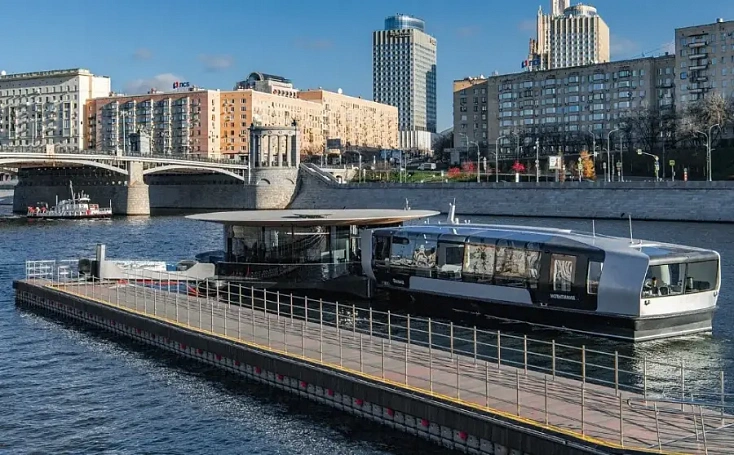 Речные маршруты с электрическими судами запустят в Москве летом 2023 года