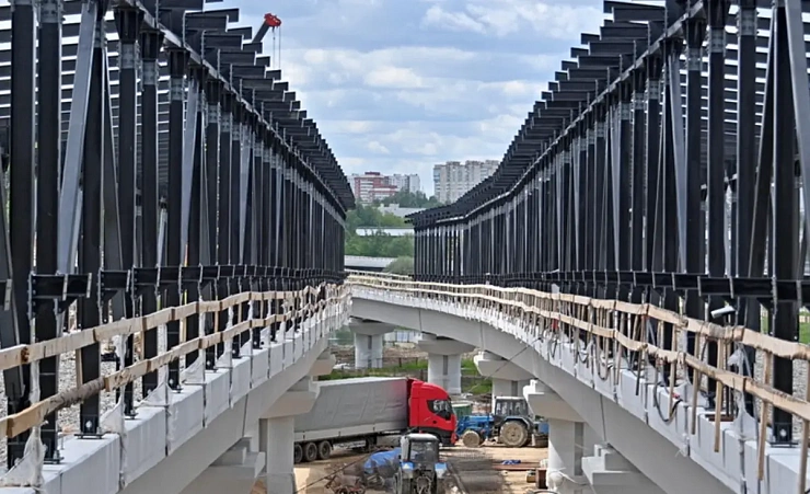 Возведение метромоста через Ликову в Москве вышло на завершающую стадию